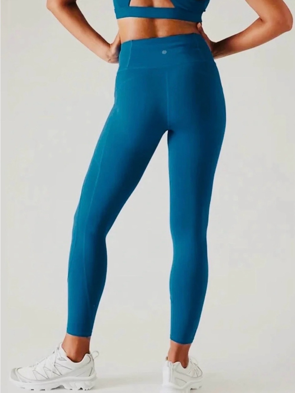 Athleta INTERVAL STASH 7/8 leggings Size M/P Color Lapis Blue